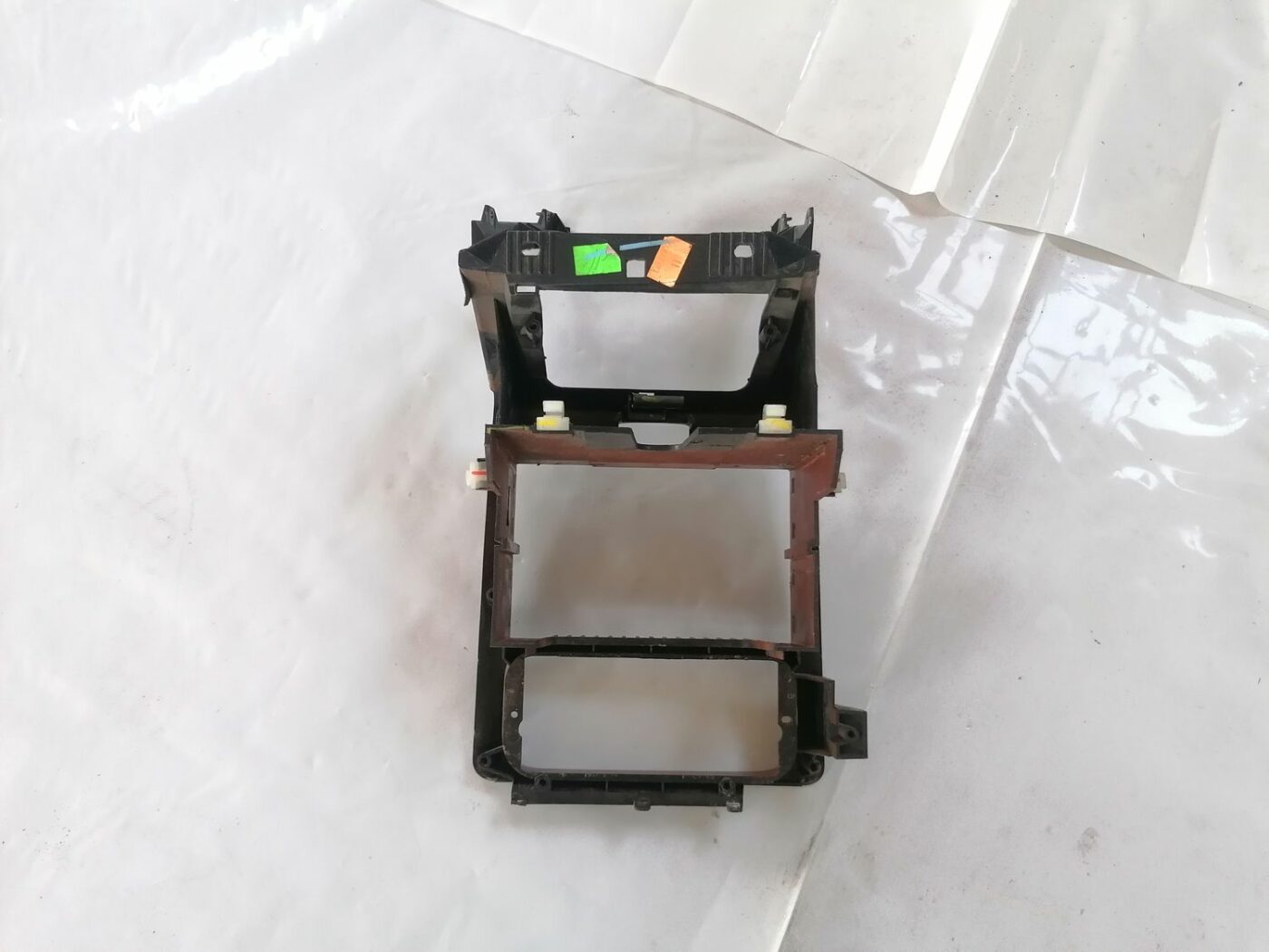 Centrālās konsoles dekoratīvais rāmis priekš VOLVO V70 2000 4 Centrālās konsoles dekoratīvais rāmis priekš VOLVO V70 2000