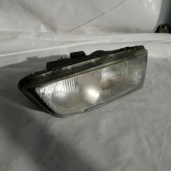 Priekšējais labais lukturis priekš VOLVO V70 2000