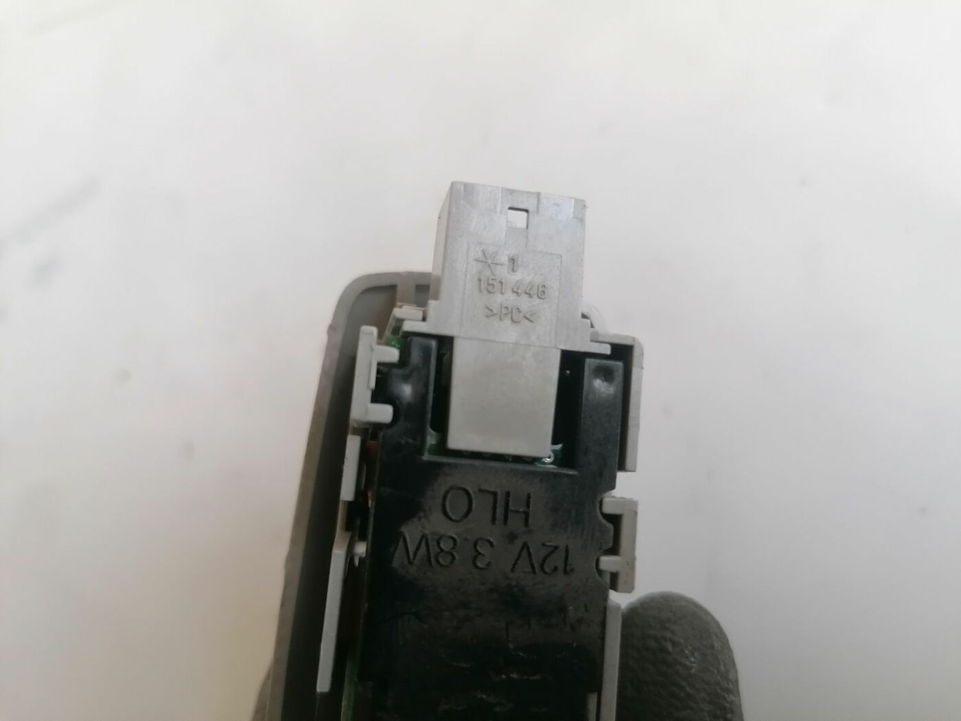 Aizmugurējo sēdvietu apgaismojums priekš VW PASSAT 2003 UNIVERSAL BLUE 3 Aizmugurējo sēdvietu apgaismojums priekš VW PASSAT 2003 UNIVERSAL BLUE