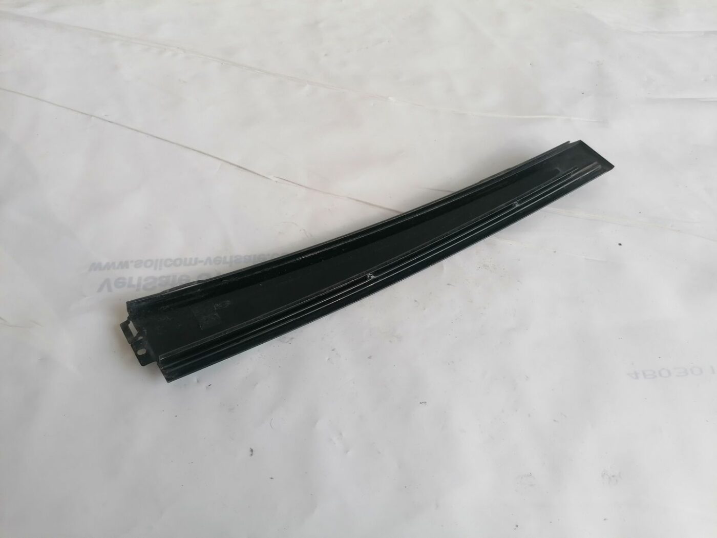 Durvju stikla moldings priekš VW PASSAT 2003 UNIVERSAL BLUE 2 Durvju stikla moldings priekš VW PASSAT 2003 UNIVERSAL BLUE