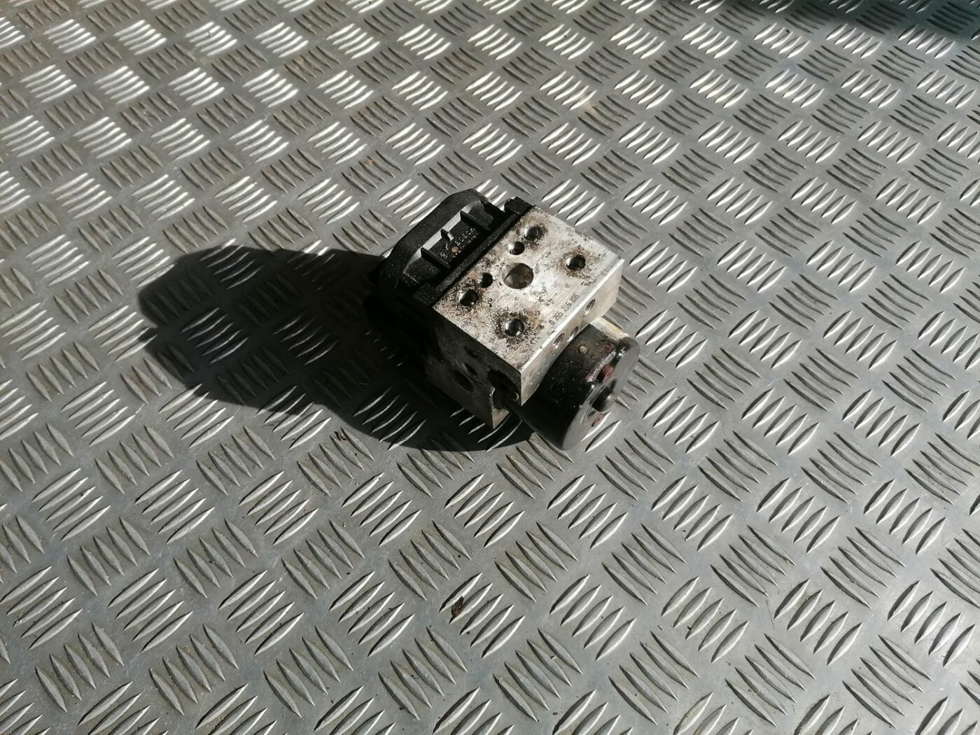 ABS bloks priekš HONDA CIVIC 2004 1 ABS bloks priekš HONDA CIVIC 2004