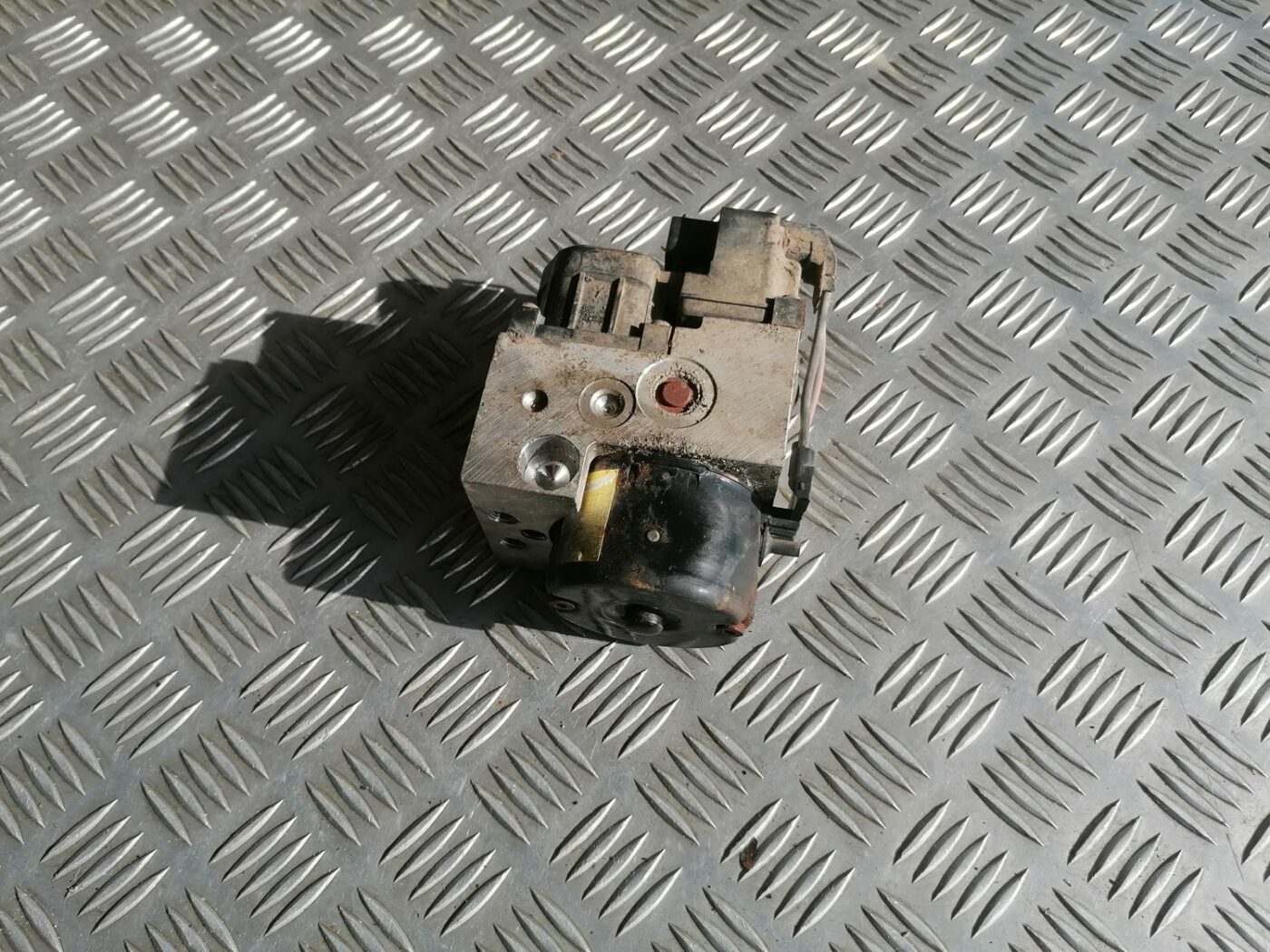 ABS bloks priekš HONDA CIVIC 2004 6 ABS bloks priekš HONDA CIVIC 2004