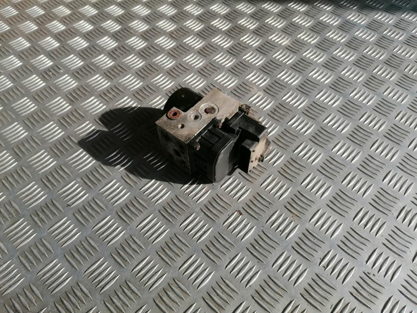 ABS bloks priekš HONDA CIVIC 2004 3 ABS bloks priekš HONDA CIVIC 2004