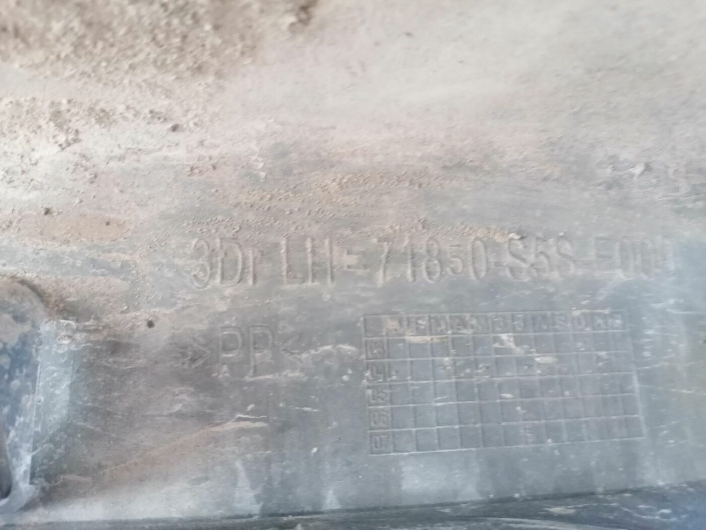 Ārēja sliekšņa kreisa uzlika priekš HONDA CIVIC 2004 4 Ārēja sliekšņa kreisa uzlika priekš HONDA CIVIC 2004