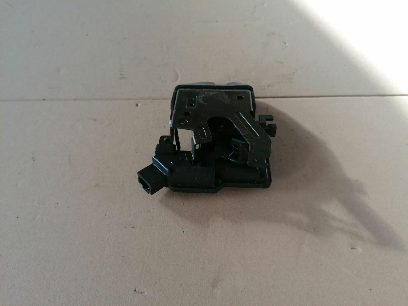 Bagāžnieka vāka slēdzene priekš HONDA ACCORD 2003 SILVER