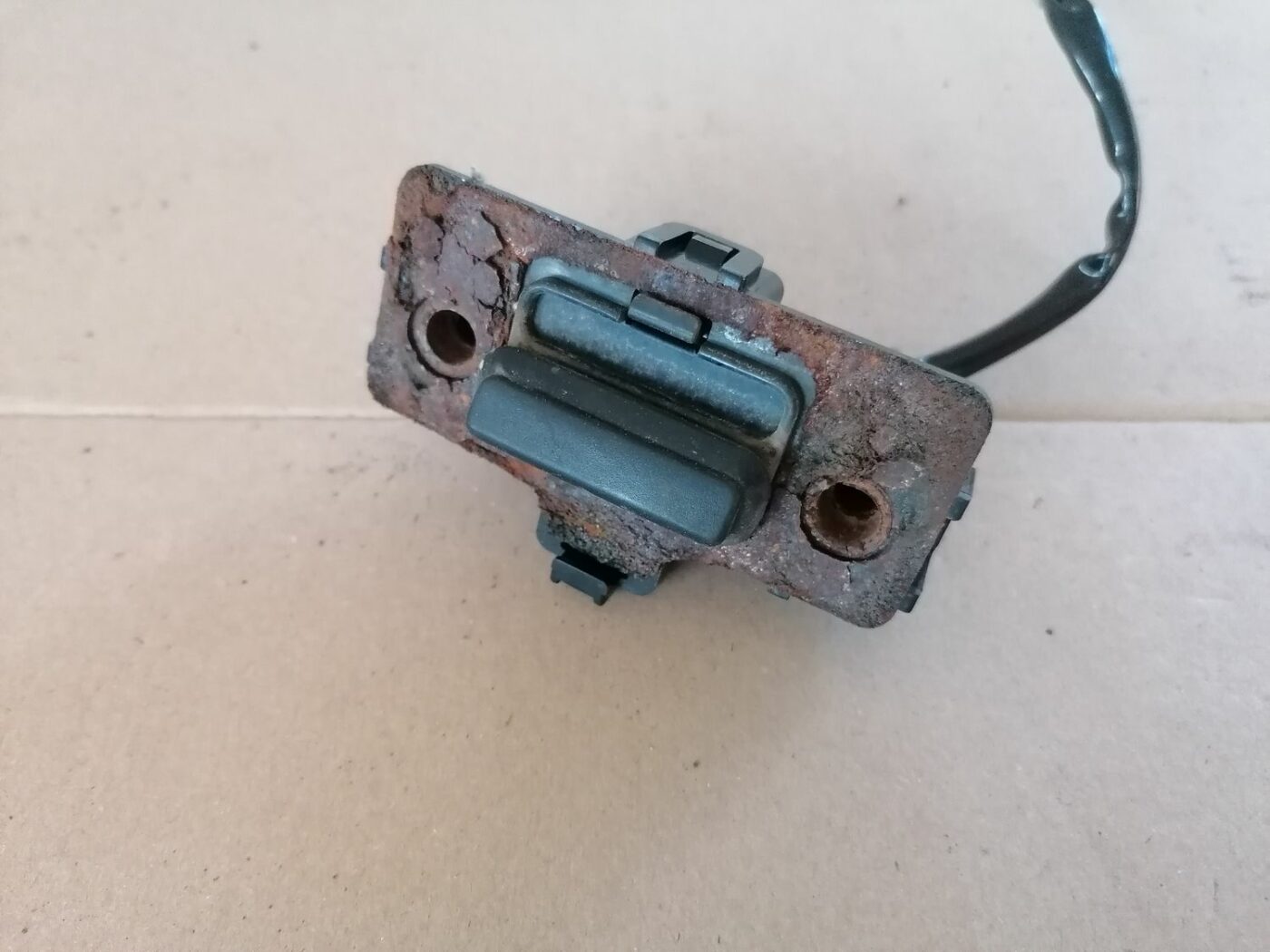 Bagažnieka vāka rokturis priekš HONDA ACCORD 2003 SILVER 2 Bagažnieka vāka rokturis priekš HONDA ACCORD 2003 SILVER