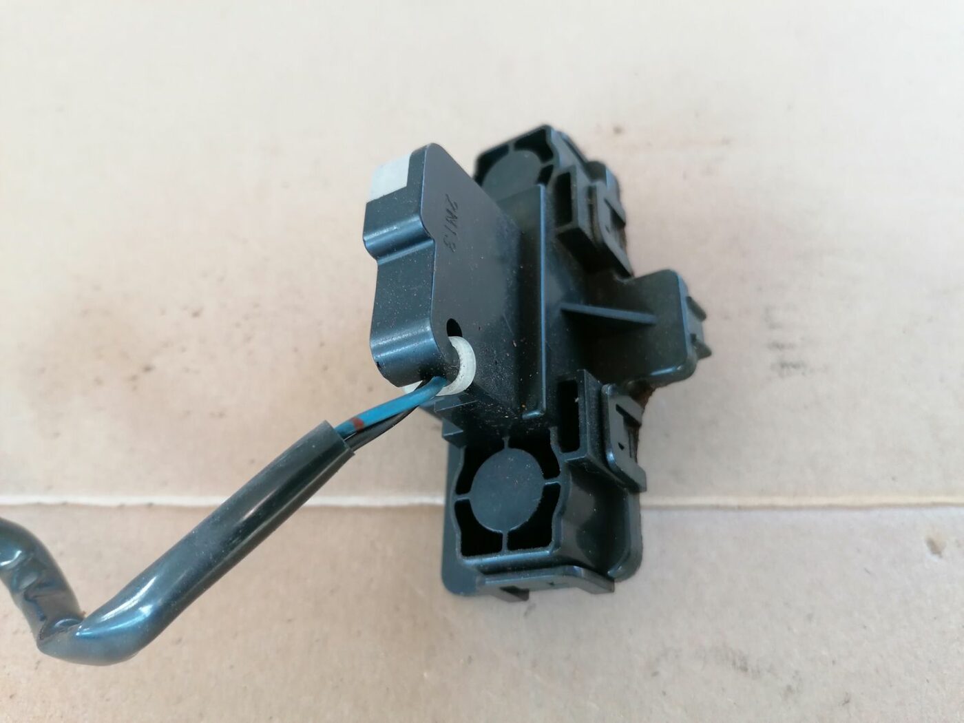 Bagažnieka vāka rokturis priekš HONDA ACCORD 2003 SILVER 4 Bagažnieka vāka rokturis priekš HONDA ACCORD 2003 SILVER