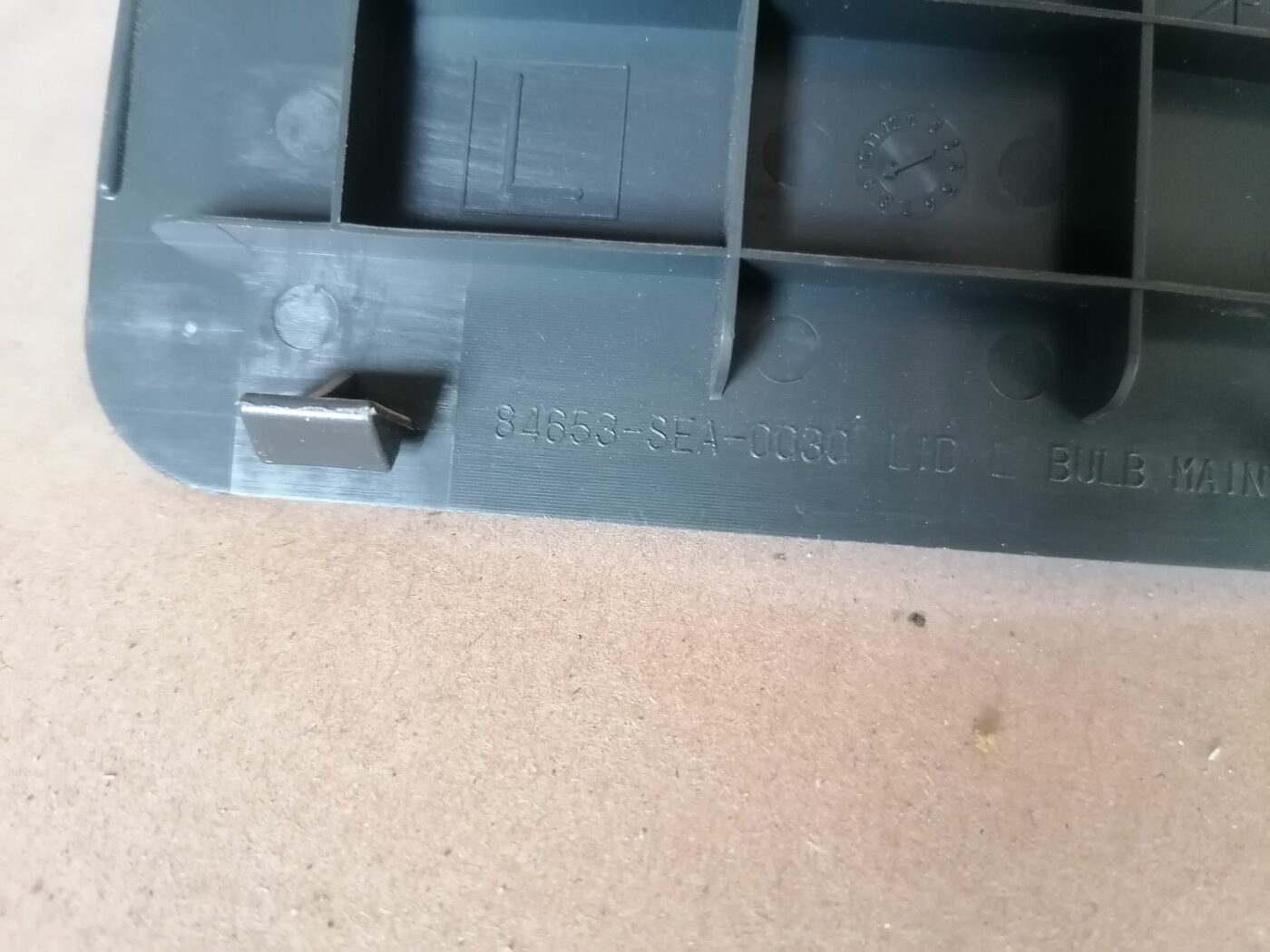 Bagāžnieka nodalījuma apdares vāciņš priekš HONDA ACCORD 2003 SILVER 3 Bagāžnieka nodalījuma apdares vāciņš priekš HONDA ACCORD 2003 SILVER