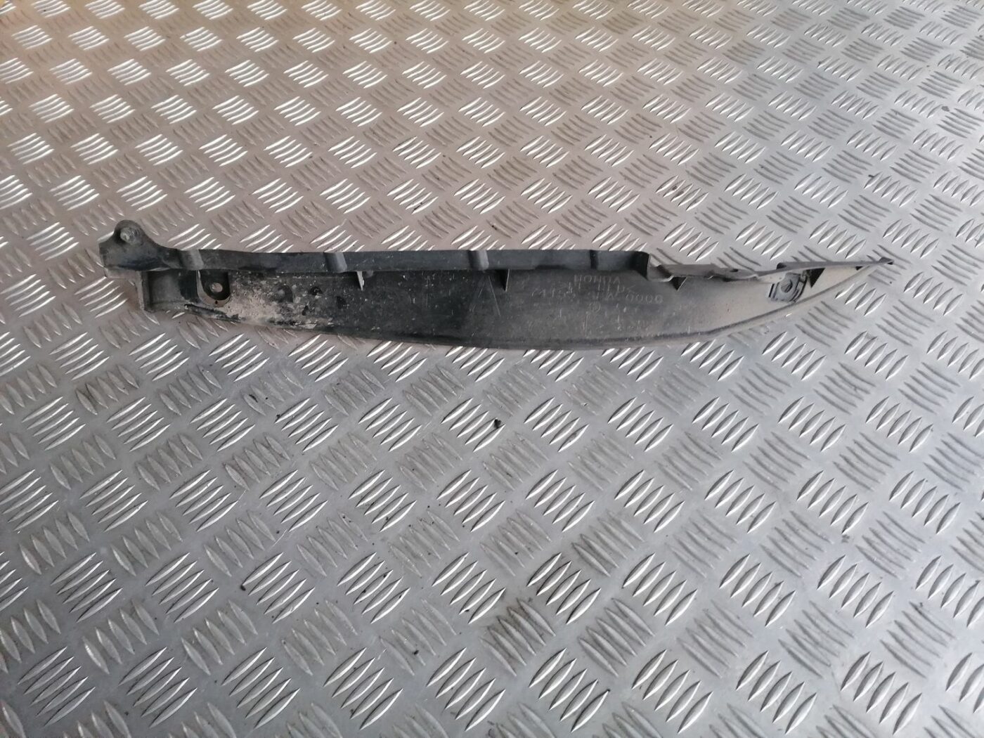 Ieliktņis starp spārnu un durvīm priekš HONDA ACCORD 2003 SILVER 1 Ieliktņis starp spārnu un durvīm priekš HONDA ACCORD 2003 SILVER