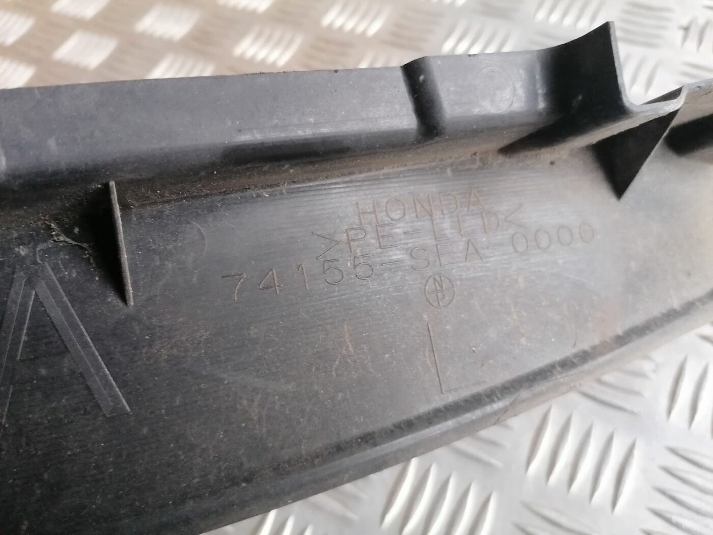 Ieliktņis starp spārnu un durvīm priekš HONDA ACCORD 2003 SILVER 2 Ieliktņis starp spārnu un durvīm priekš HONDA ACCORD 2003 SILVER