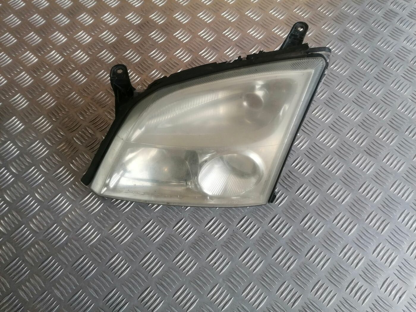 Priekšējais kreisais lukturis priekš OPEL VECTRA C 2002 1 Priekšējais kreisais lukturis priekš OPEL VECTRA C 2002