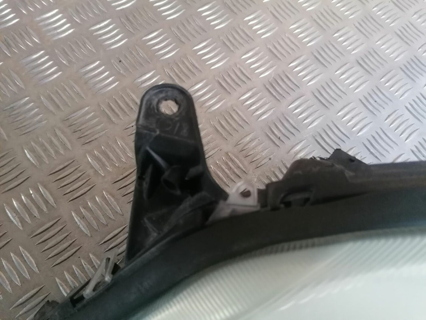 Priekšējais kreisais lukturis priekš OPEL VECTRA C 2002 8 Priekšējais kreisais lukturis priekš OPEL VECTRA C 2002