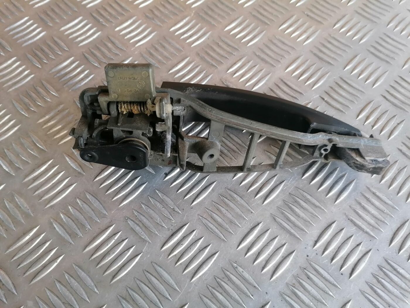 Priekšējāis kreisais durvju rokturis priekš OPEL VECTRA C 2002