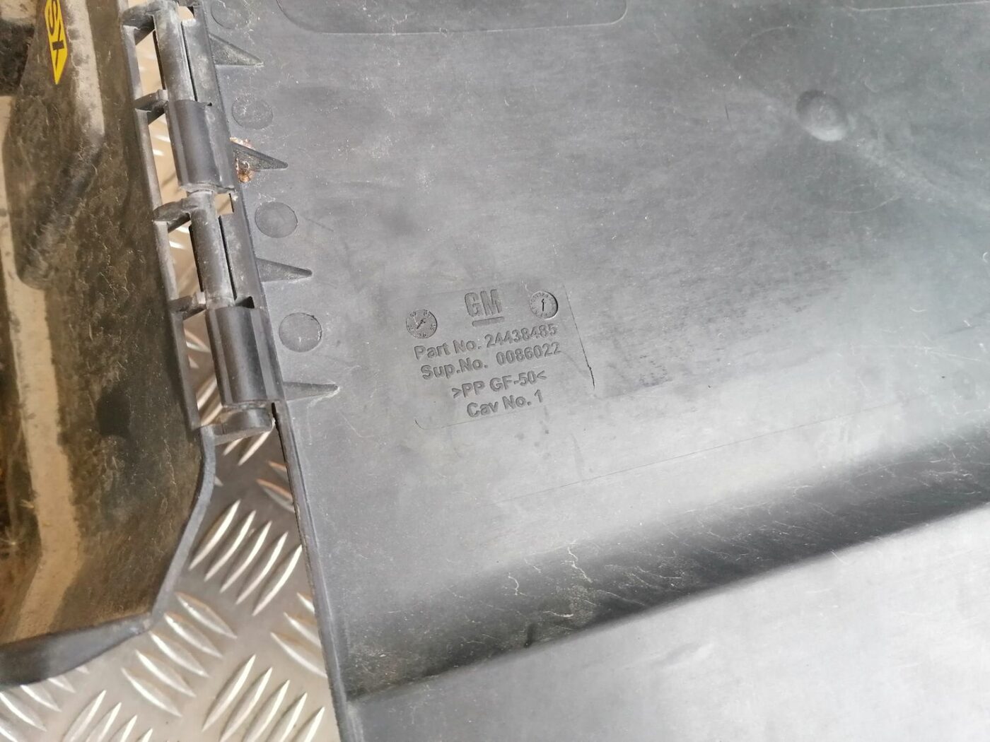 Akumulatora stiprināšanas korpuss priekš OPEL VECTRA C 2002 5 Akumulatora stiprināšanas korpuss priekš OPEL VECTRA C 2002