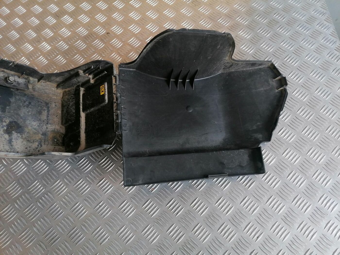 Akumulatora stiprināšanas korpuss priekš OPEL VECTRA C 2002 4 Akumulatora stiprināšanas korpuss priekš OPEL VECTRA C 2002