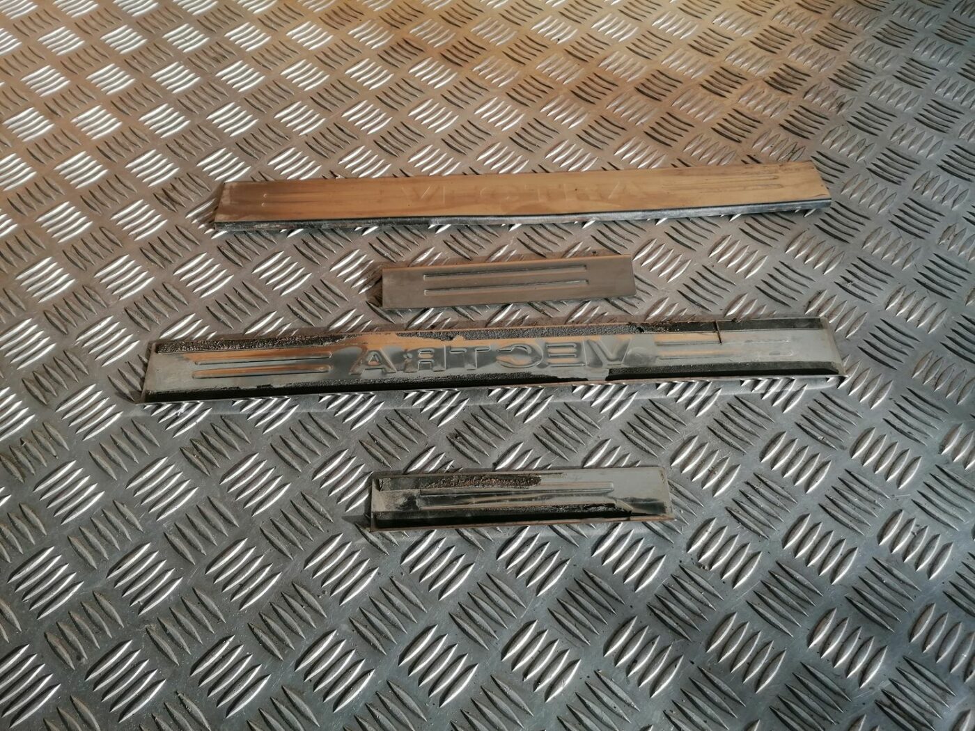 Sliekšņu uzliku komplekts priekš OPEL VECTRA C 2002