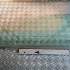 Priekšējo kreiso durvju stikls priekš OPEL VECTRA C 2002