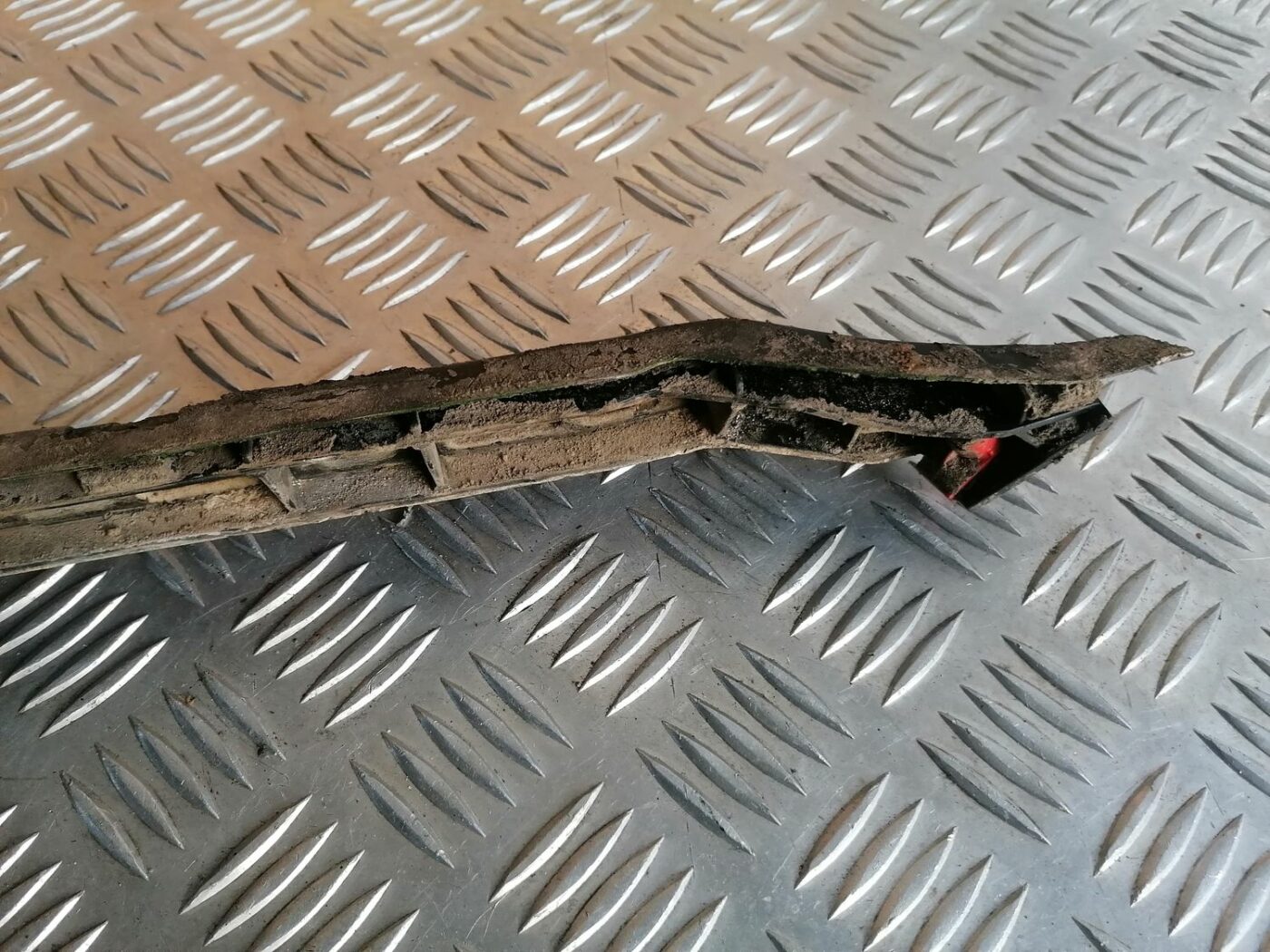 Aizmugurēja bufera kronšteins priekš OPEL VECTRA C 2002 4 Aizmugurēja bufera kronšteins priekš OPEL VECTRA C 2002