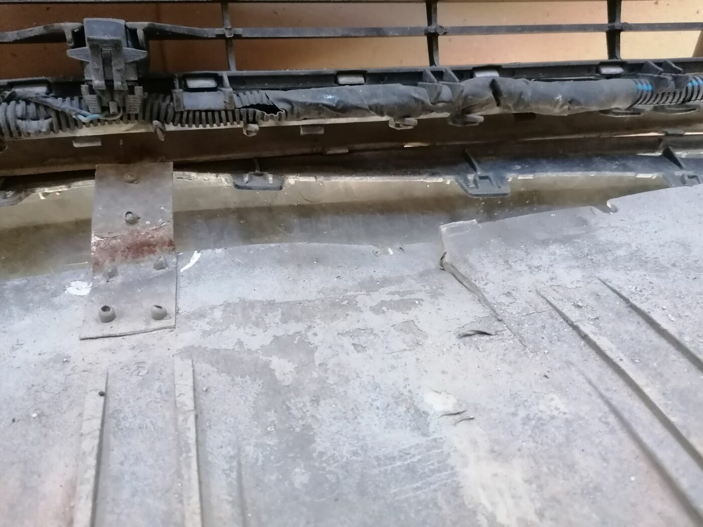 Priekšējais buferis priekš OPEL VECTRA C 2002 3 Priekšējais buferis priekš OPEL VECTRA C 2002