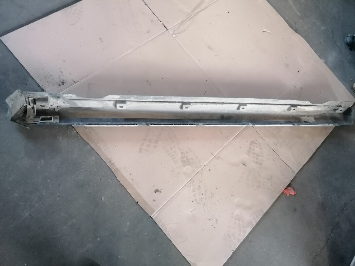 Ārēja sliekšņa laba uzlika priekš OPEL VECTRA C 2002 3 Ārēja sliekšņa laba uzlika priekš OPEL VECTRA C 2002