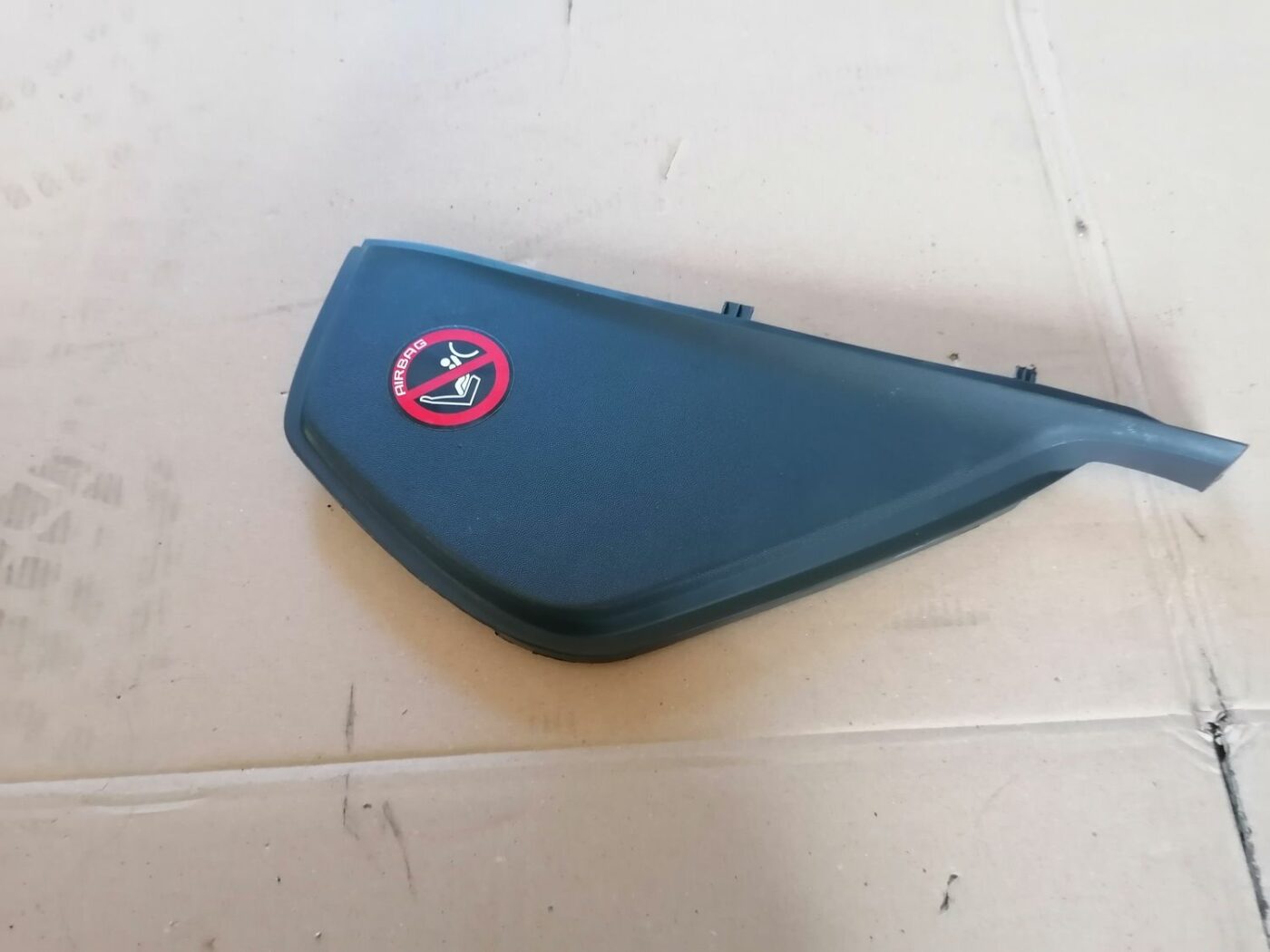 Mērinstrumentu paneļa sānu apdare priekš OPEL VECTRA C 2002