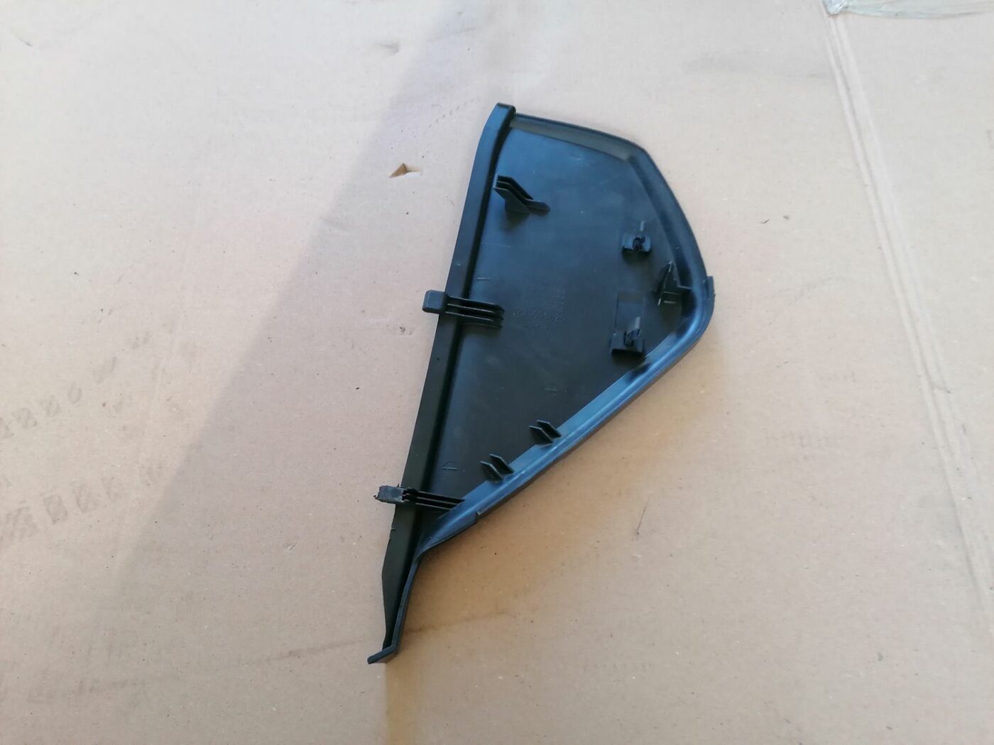 Mērinstrumentu paneļa sānu apdare priekš OPEL VECTRA C 2002