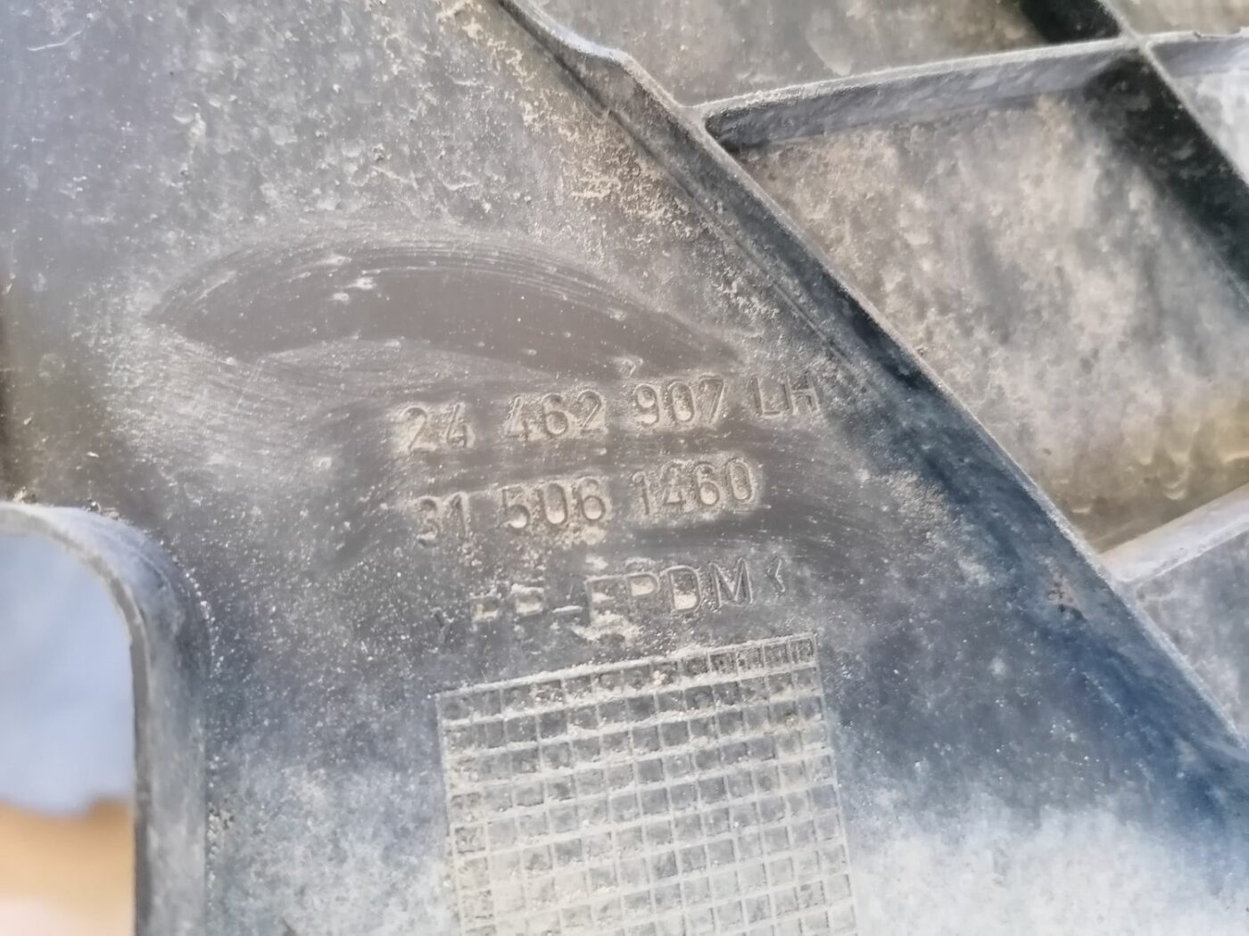 Priekšējais kreisais paspārns priekš OPEL VECTRA C 2002 3 Priekšējais kreisais paspārns priekš OPEL VECTRA C 2002