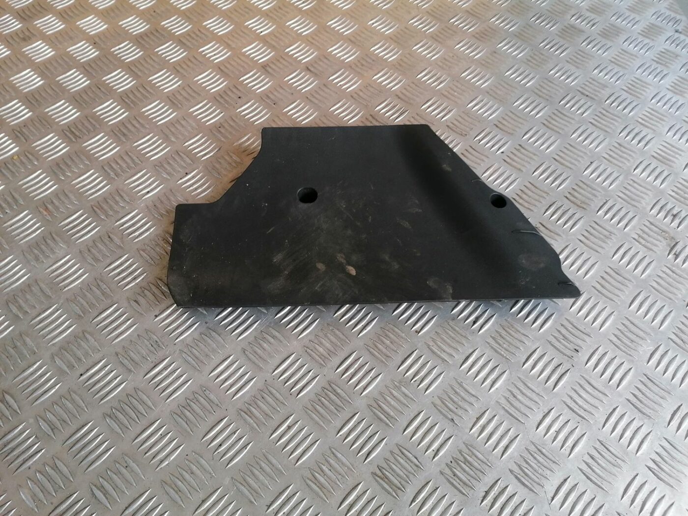 Mērinstrumentu paneļa apakšēja apdare priekš OPEL VECTRA C 2002 1 Mērinstrumentu paneļa apakšēja apdare priekš OPEL VECTRA C 2002