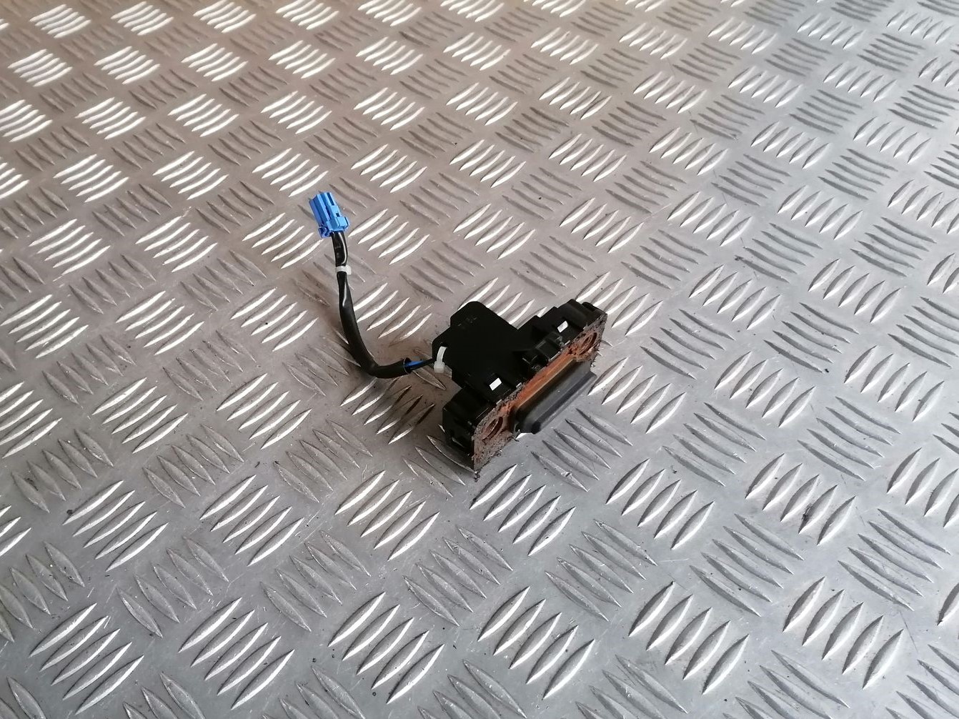 Bagažnieka vāka rokturis priekš HONDA ACCORD 2008 1 Bagažnieka vāka rokturis priekš HONDA ACCORD 2008