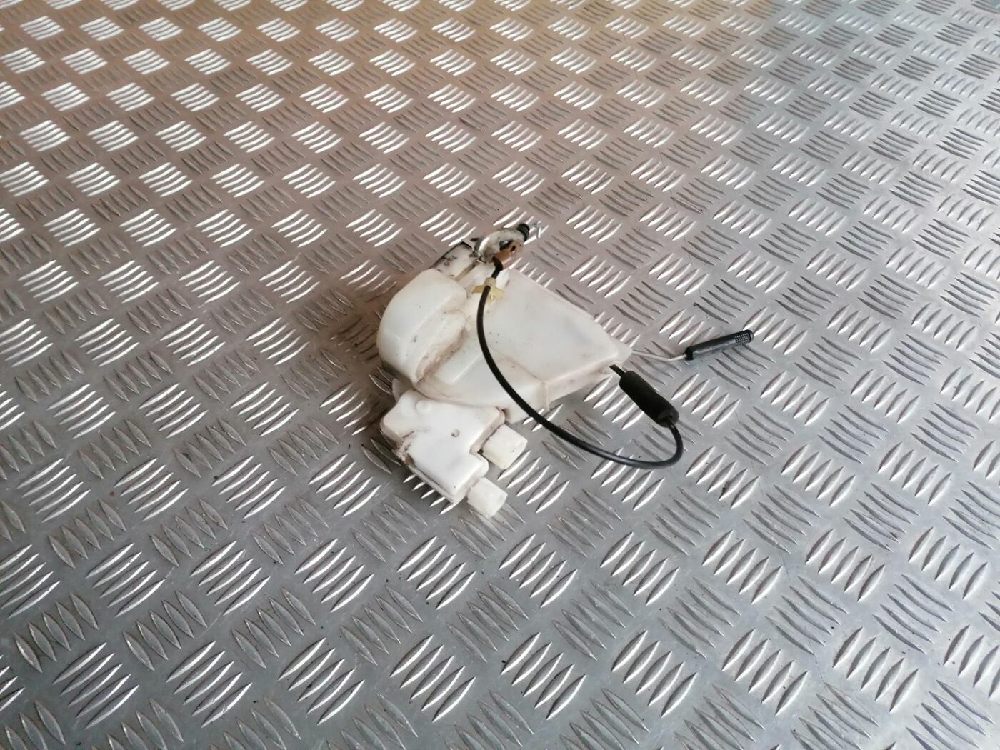 Aizmugurējo labo durvju slēdzene priekš HONDA ACCORD 2008