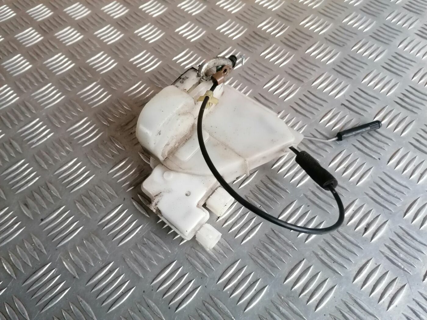 Aizmugurējo labo durvju slēdzene priekš HONDA ACCORD 2008