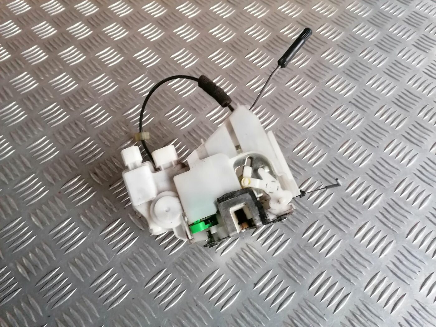 Aizmugurējo labo durvju slēdzene priekš HONDA ACCORD 2008