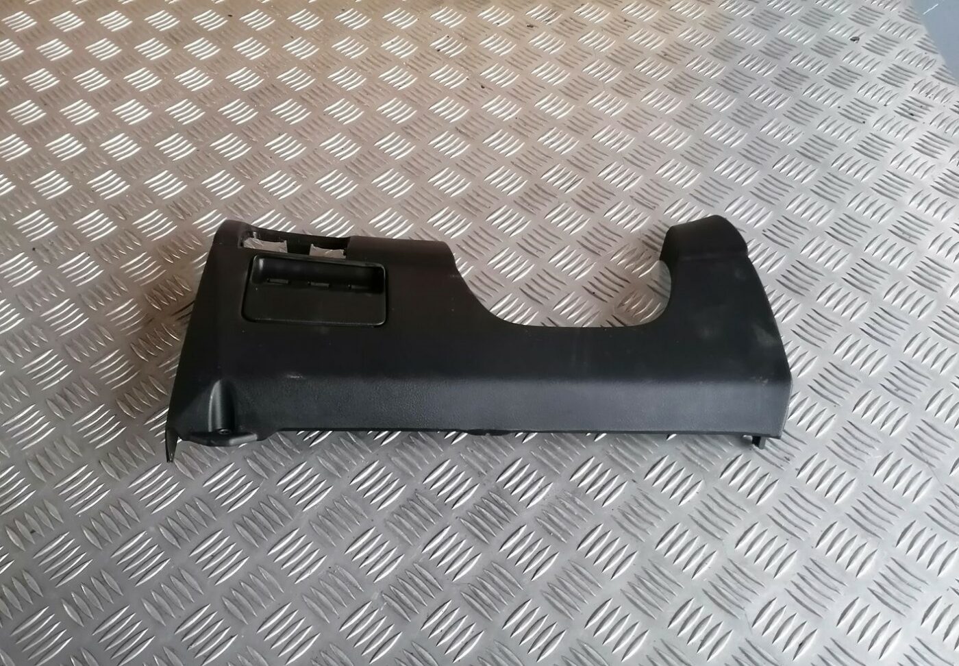 Mērinstrumentu paneļa apdare (zem stūres) priekš HONDA ACCORD 2008