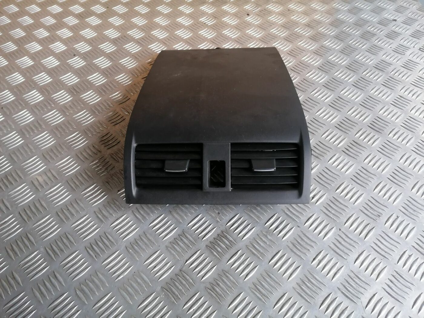 Mērinstrumentu paneļa gaisa vads, centrā priekš HONDA ACCORD 2008 1 Mērinstrumentu paneļa gaisa vads, centrā priekš HONDA ACCORD 2008