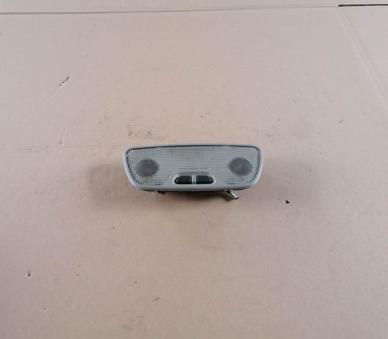 Aizmugurējo sēdvietu apgaismojums priekš VOLVO S60 2004 1 Aizmugurējo sēdvietu apgaismojums priekš VOLVO S60 2004