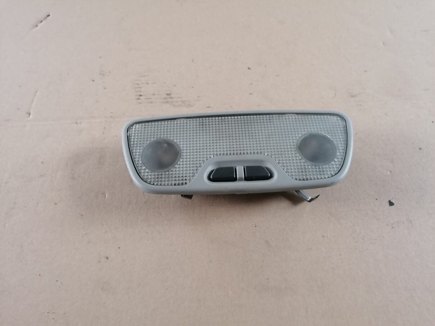 Aizmugurējo sēdvietu apgaismojums priekš VOLVO S60 2004 2 Aizmugurējo sēdvietu apgaismojums priekš VOLVO S60 2004