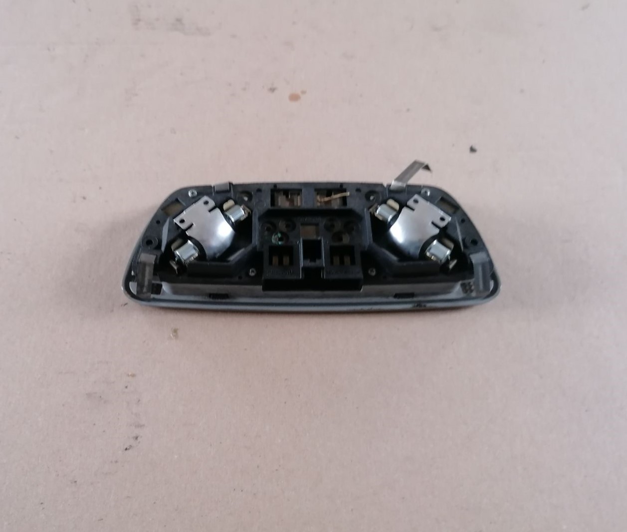 Aizmugurējo sēdvietu apgaismojums priekš VOLVO S60 2004 3 Aizmugurējo sēdvietu apgaismojums priekš VOLVO S60 2004