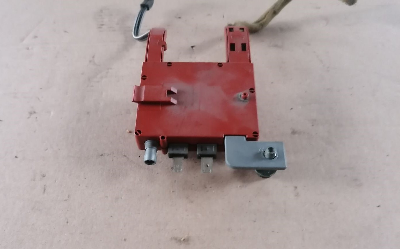 Antenas pastiprinātāja bloks priekš VOLVO S60 2004 4 Antenas pastiprinātāja bloks priekš VOLVO S60 2004