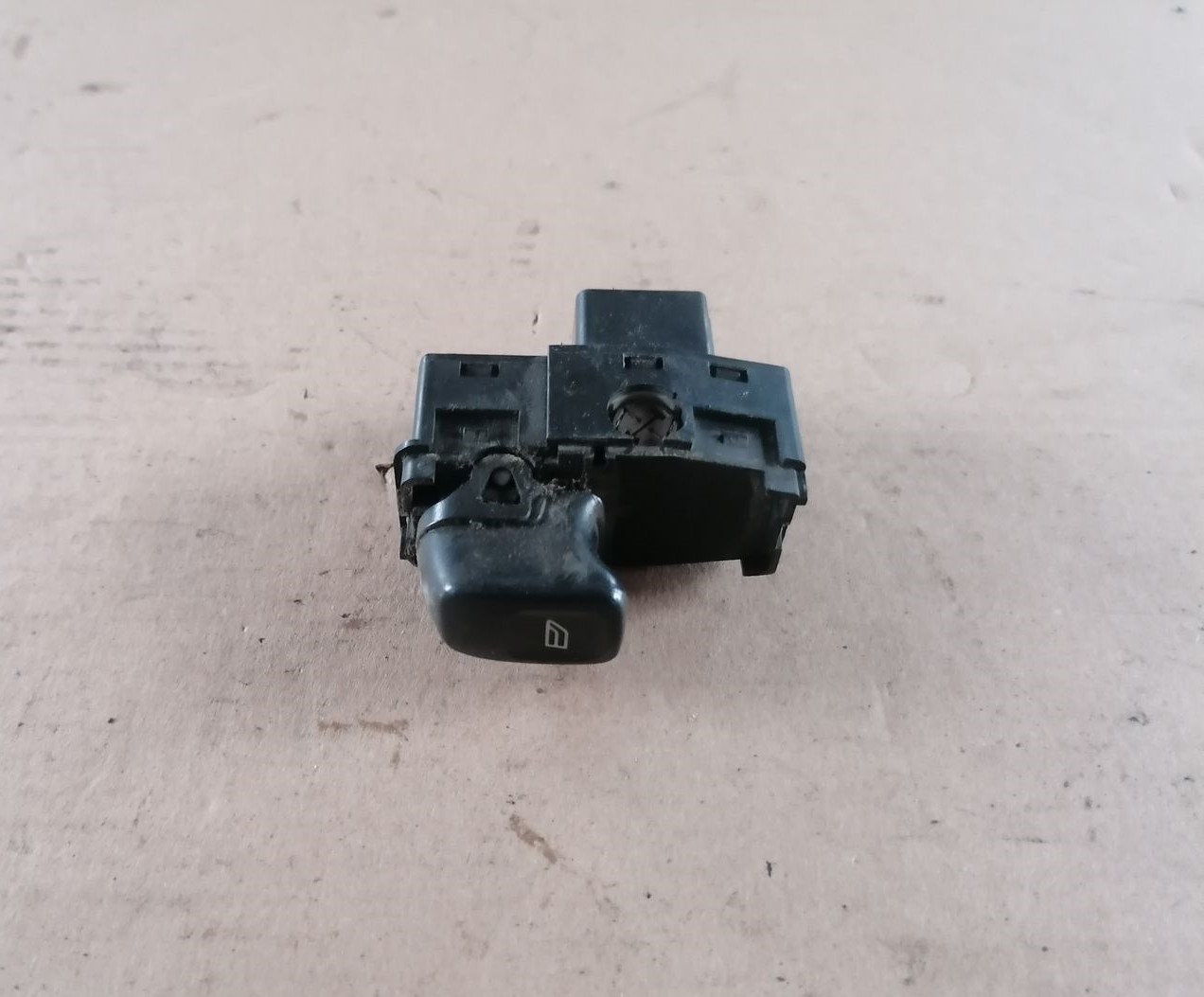 Stikla pacelšanas poga priekš VOLVO S60 2004 2 Stikla pacelšanas poga priekš VOLVO S60 2004