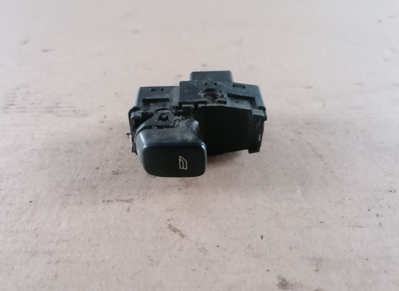 Stikla pacelšanas poga priekš VOLVO S60 2004 5 Stikla pacelšanas poga priekš VOLVO S60 2004