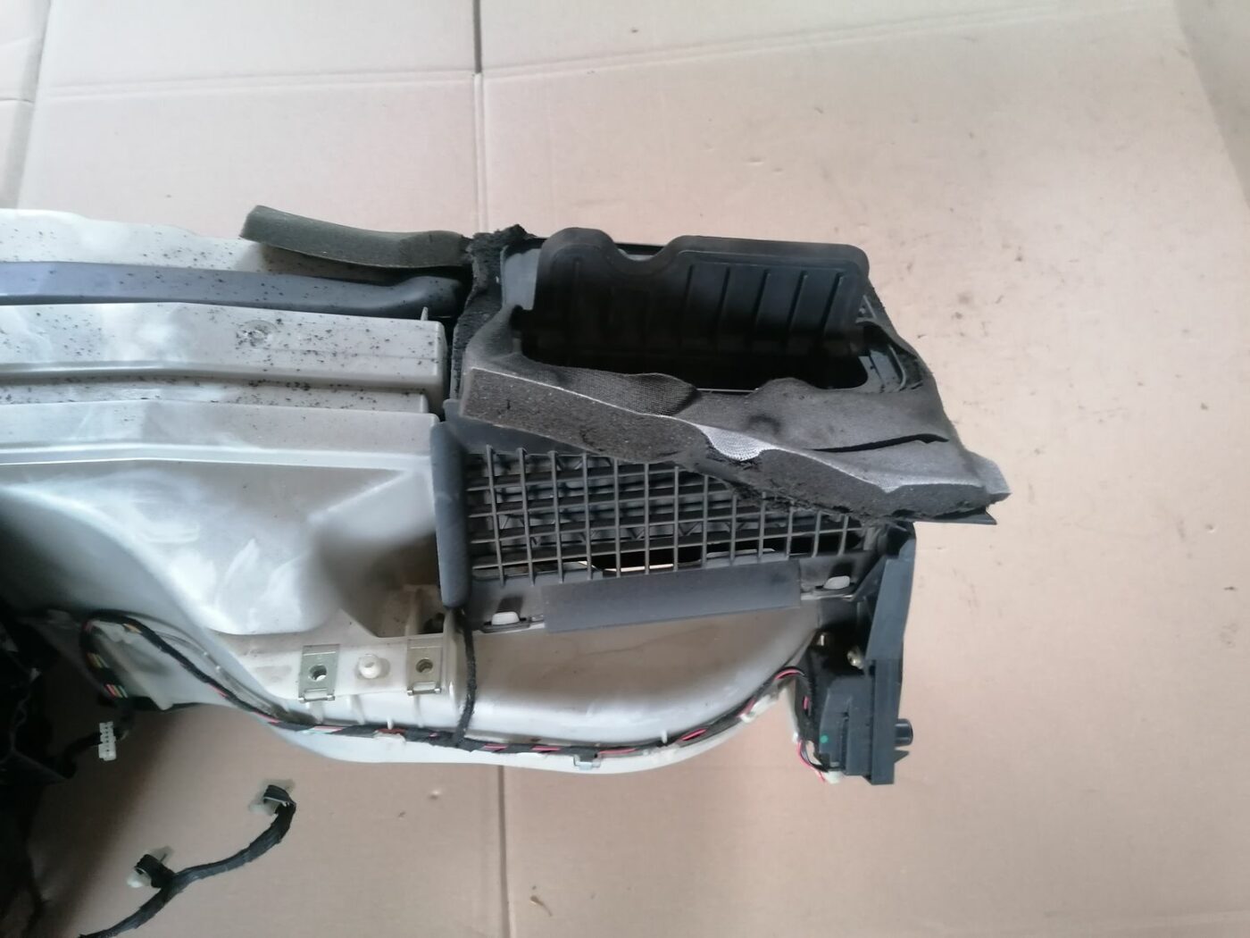 Salona sildītājs priekš VOLVO S60 2004 2 Salona sildītājs priekš VOLVO S60 2004