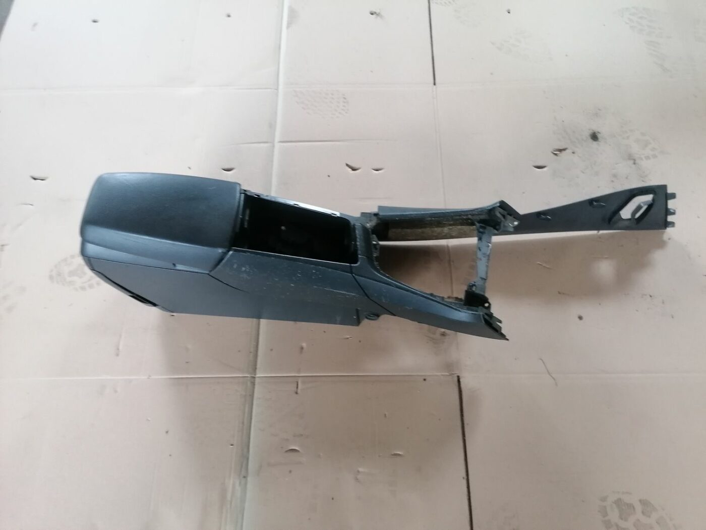 Centrālās konsoles apdares lielākā daļa priekš VOLVO S60 2004 1 Centrālās konsoles apdares lielākā daļa priekš VOLVO S60 2004