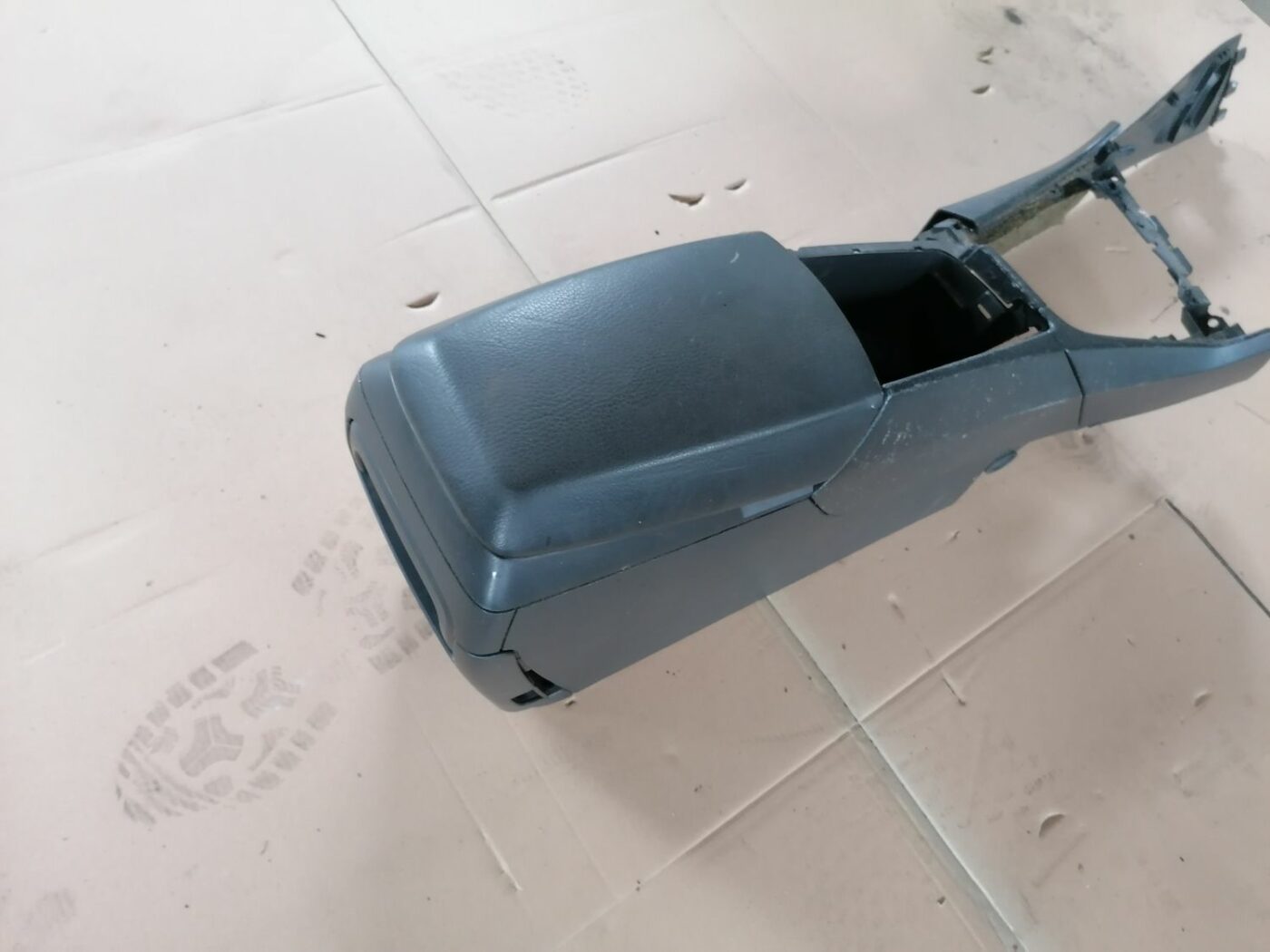 Centrālās konsoles apdares lielākā daļa priekš VOLVO S60 2004 2 Centrālās konsoles apdares lielākā daļa priekš VOLVO S60 2004