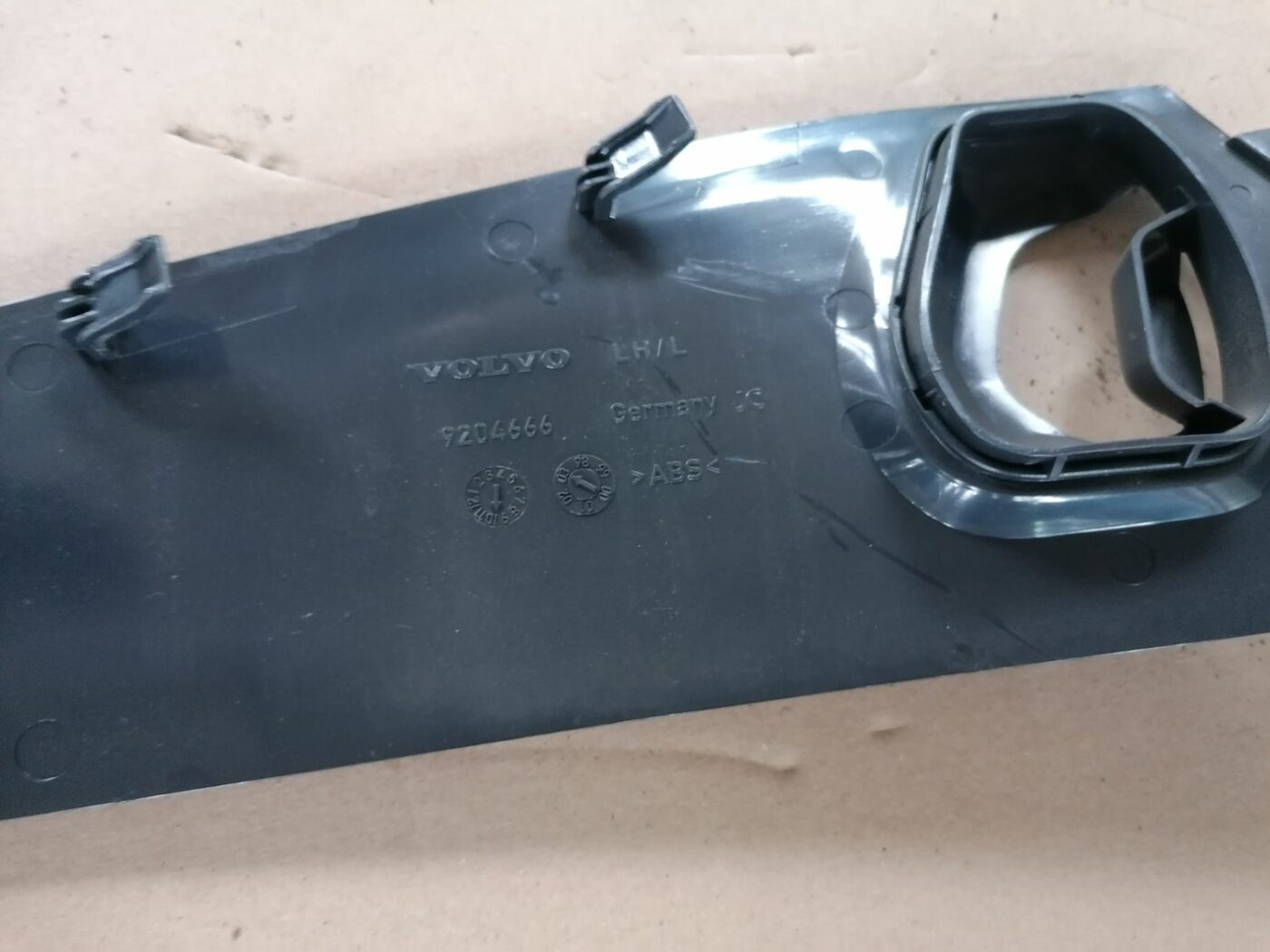 Centrālās konsoles apdares lielākā daļa priekš VOLVO S60 2004 3 Centrālās konsoles apdares lielākā daļa priekš VOLVO S60 2004