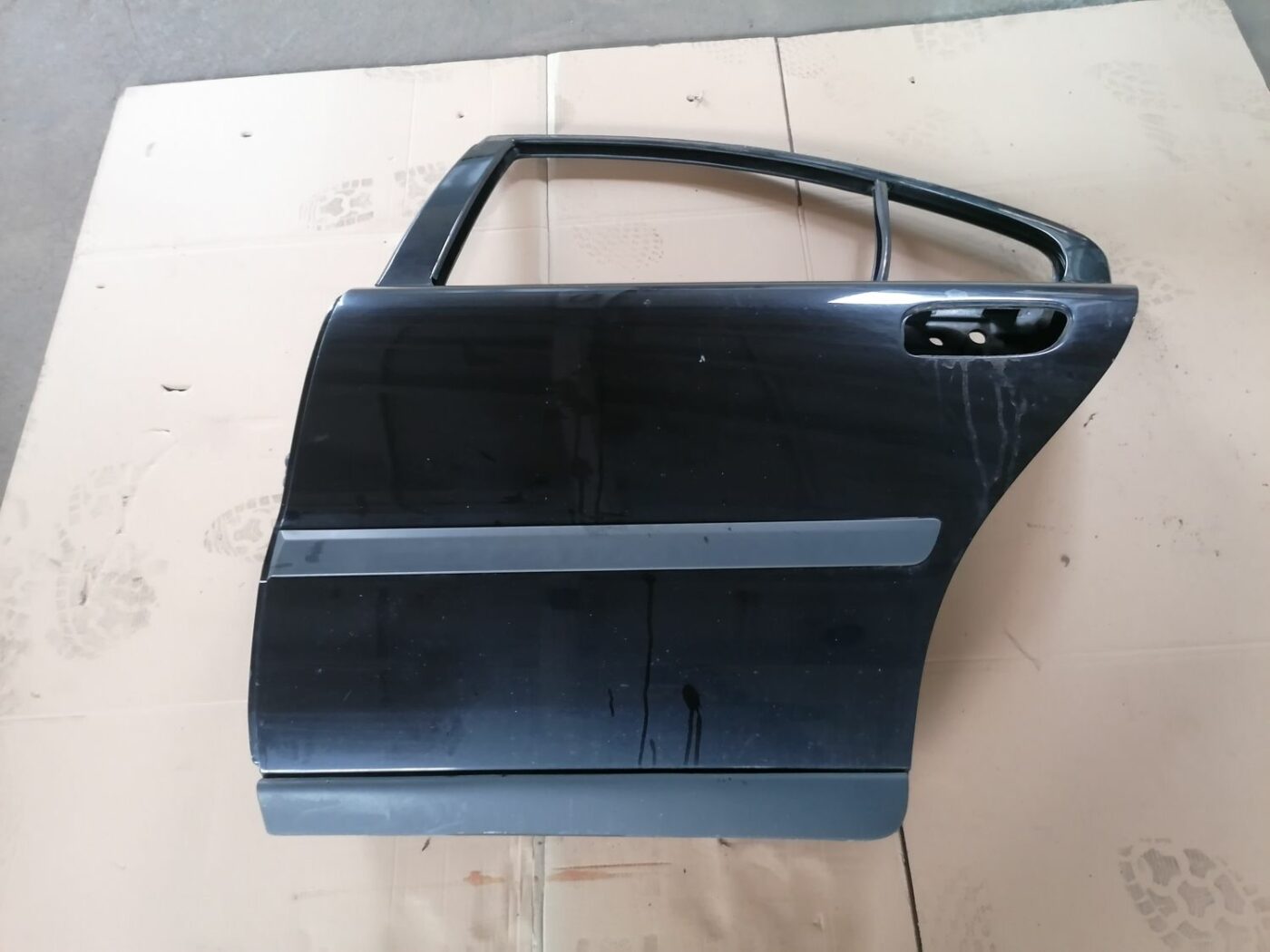 Aizmugurējās kreisās durvis priekš VOLVO S60 2004 1 Aizmugurējās kreisās durvis priekš VOLVO S60 2004