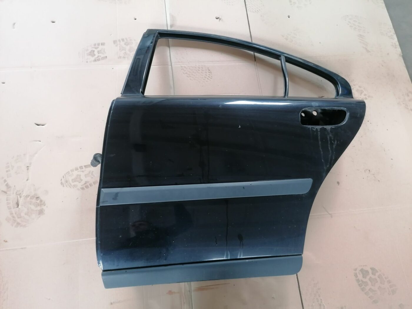 Aizmugurējās kreisās durvis priekš VOLVO S60 2004 6 Aizmugurējās kreisās durvis priekš VOLVO S60 2004