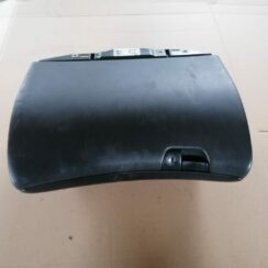 Mantu glabāšanas nodalījums pasažiera pusē priekš VOLVO S60 2004