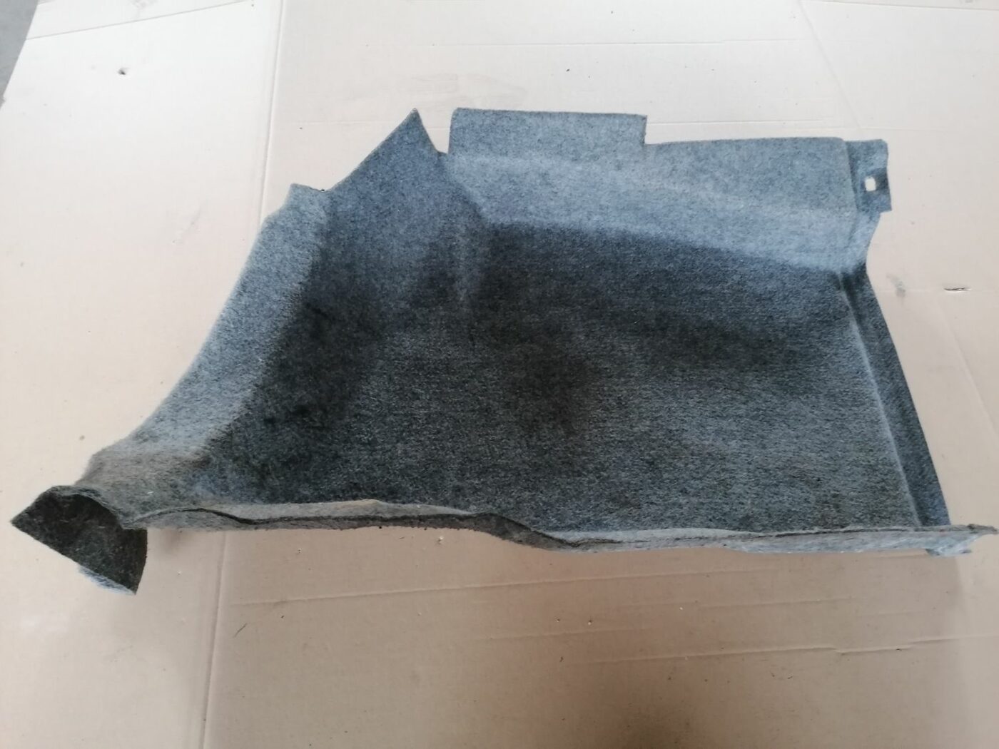 Bagāžnieka nodalījuma sānu apdare priekš VOLVO S60 2004 1 Bagāžnieka nodalījuma sānu apdare priekš VOLVO S60 2004