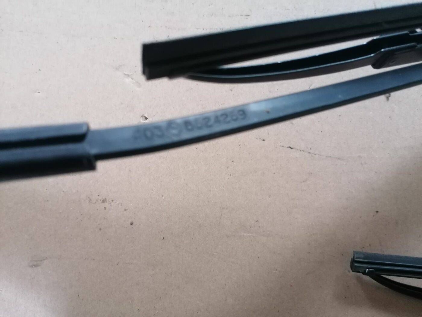 Vējstikla slotu turētāju komplekts priekš VOLVO S60 2004