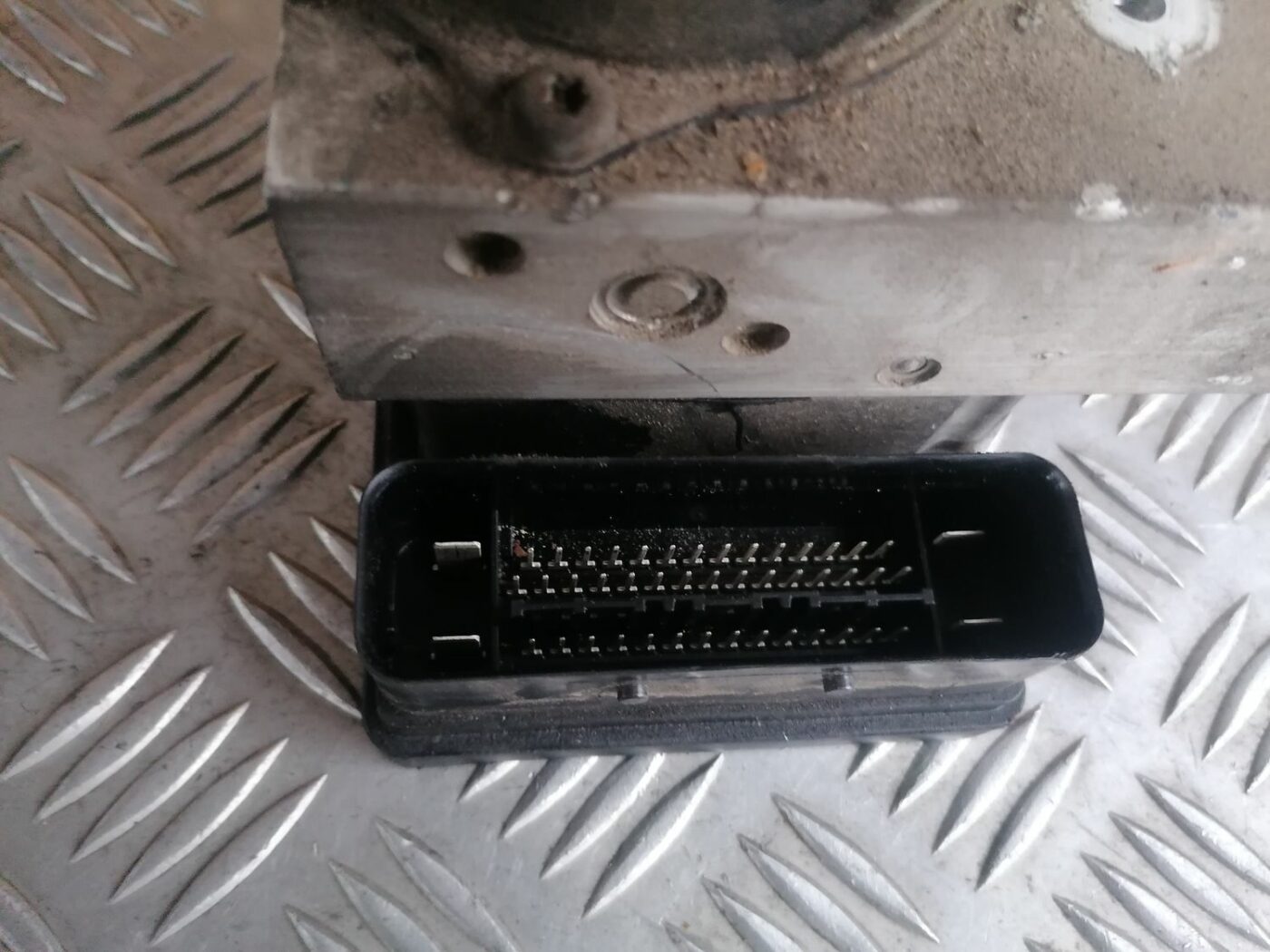 ABS bloks priekš VOLVO S60 2004